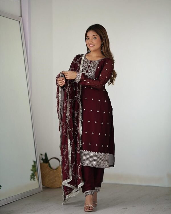 104_b5004704-fa8c-4986-bee1-26c1ec998112-1.jpg Maroon Color Rangoli Silk Three Piece Kurti Suit