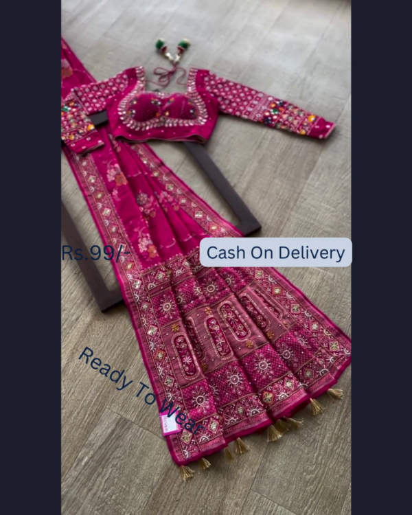 5014-2.png Magenta Heritage Saree with Celestial & Floral Artistry